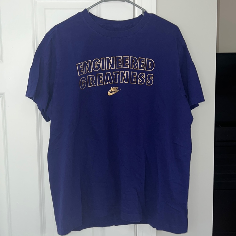 Nike Graphic Tee - Size L